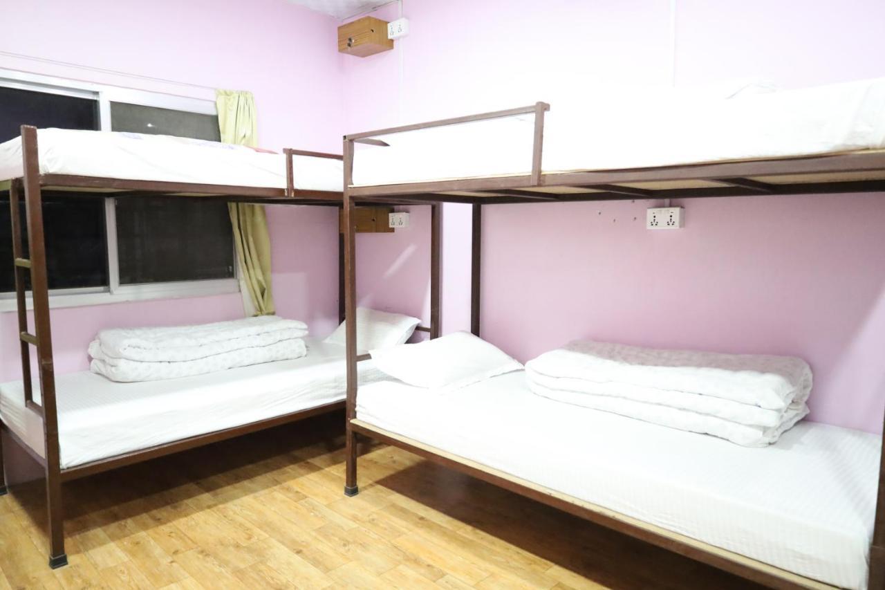 Margik Backpackers Hostel Pokhara Exterior foto