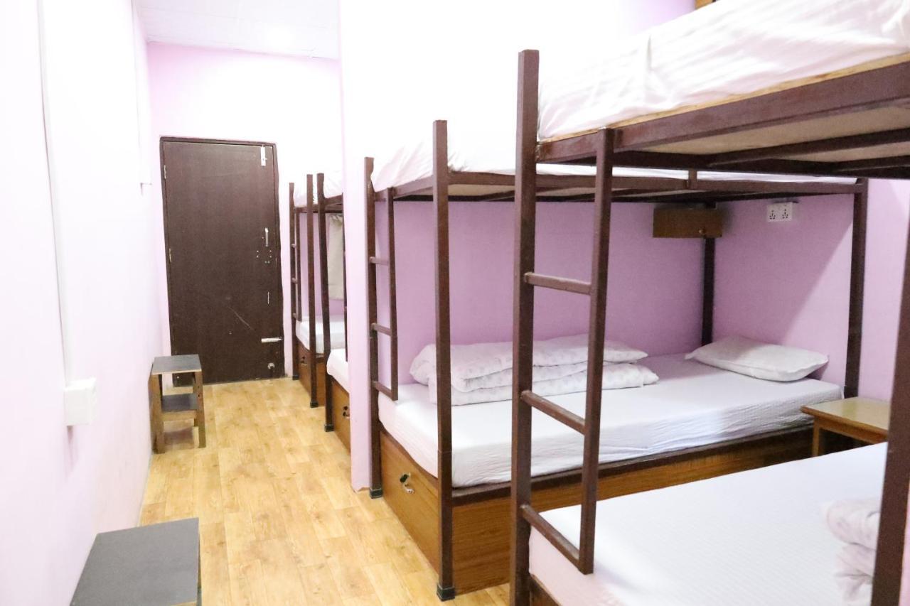 Margik Backpackers Hostel Pokhara Exterior foto
