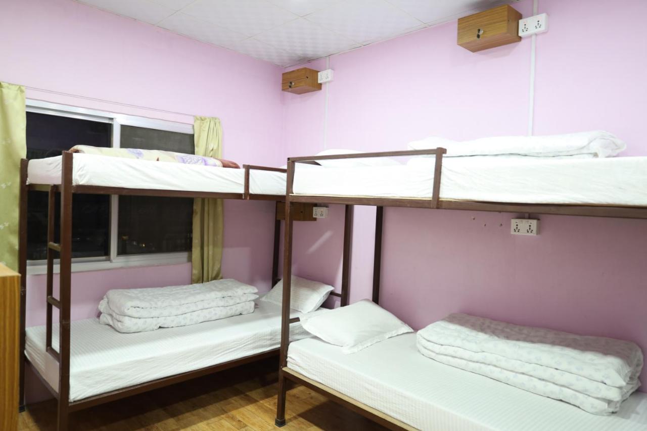 Margik Backpackers Hostel Pokhara Exterior foto