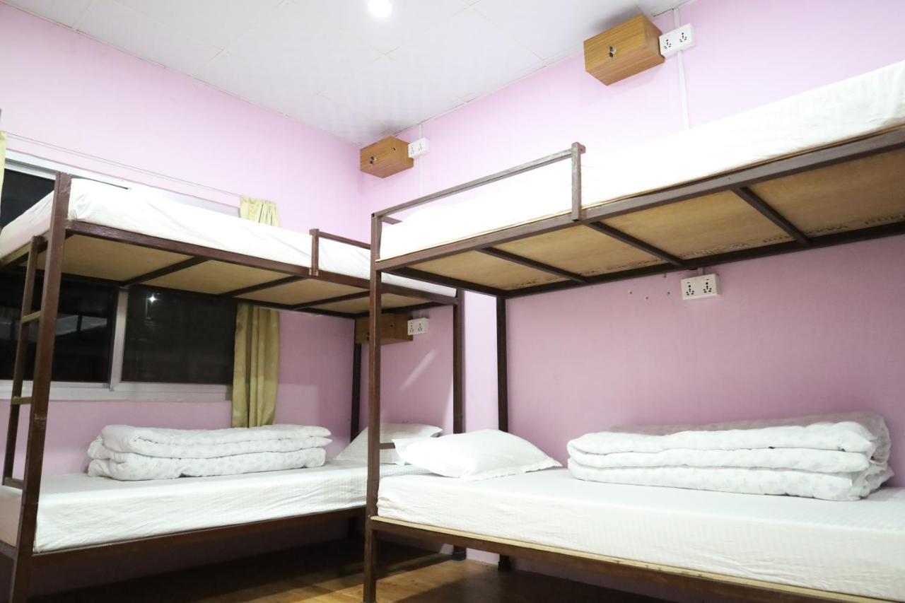Margik Backpackers Hostel Pokhara Exterior foto