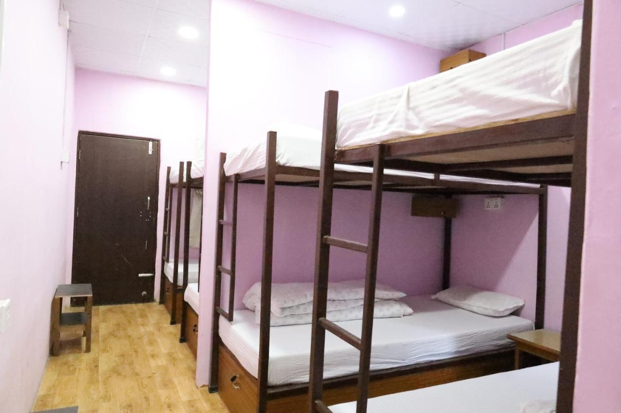 Margik Backpackers Hostel Pokhara Exterior foto