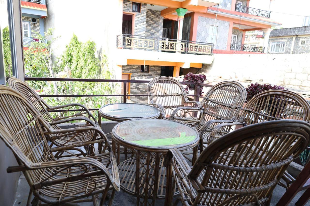 Margik Backpackers Hostel Pokhara Exterior foto