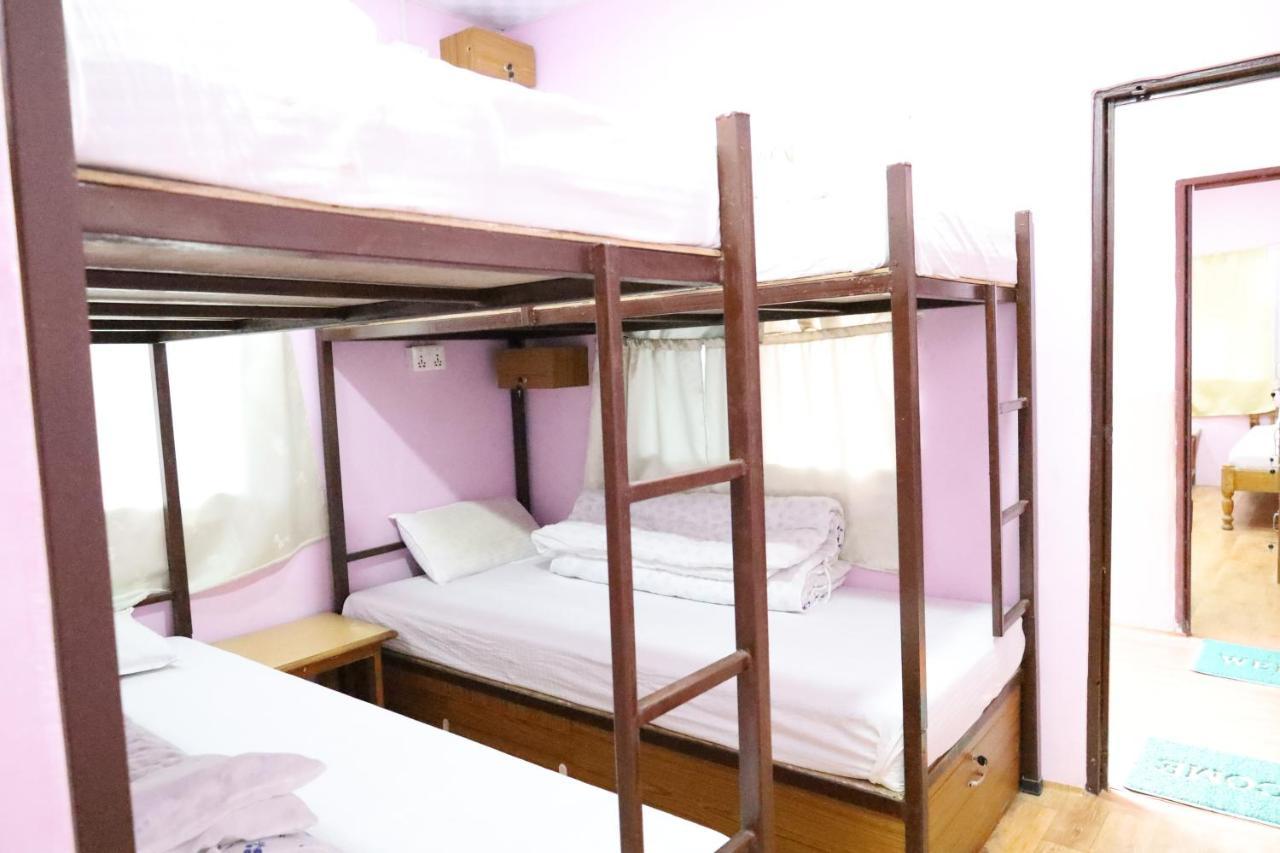 Margik Backpackers Hostel Pokhara Exterior foto